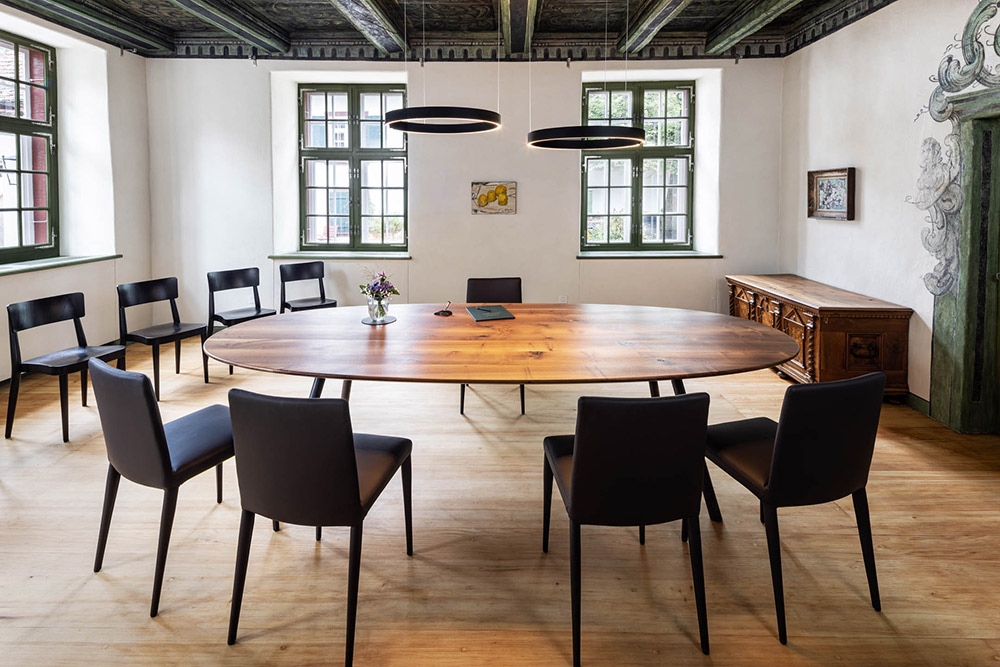 Ovaler, massiver Eichenholztisch, 300 cm lang – Einzelanfertigung by minimal design